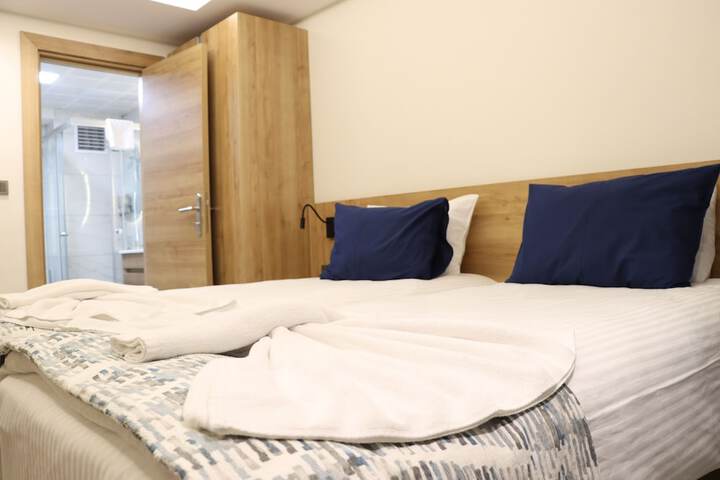 Room 8 of 32