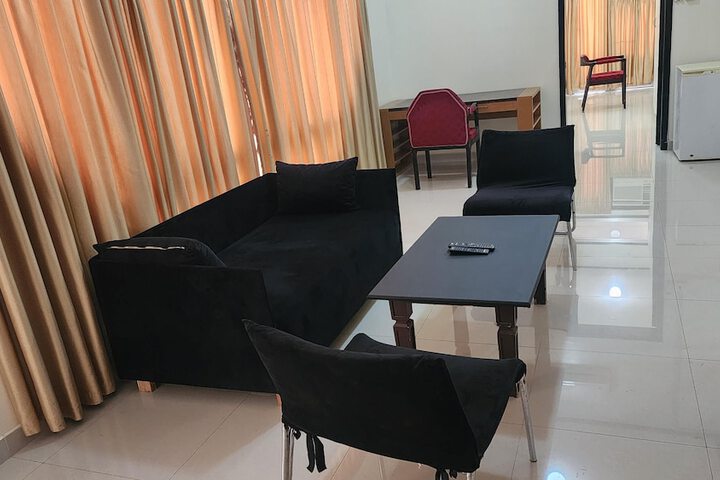 Room 6 of 28