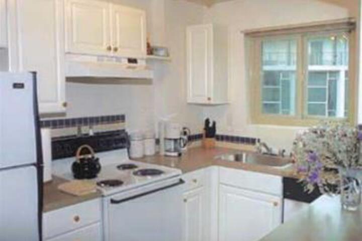 Image of SEATTLE SUITES