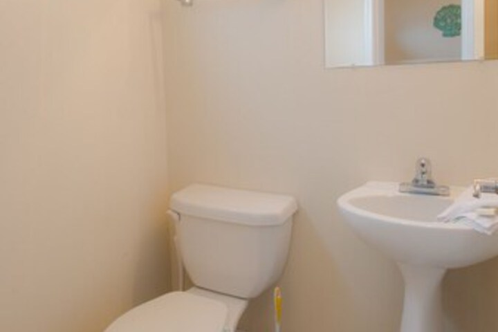 Room 4 of 32