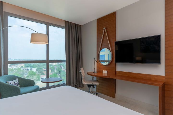 Room 16 of 108