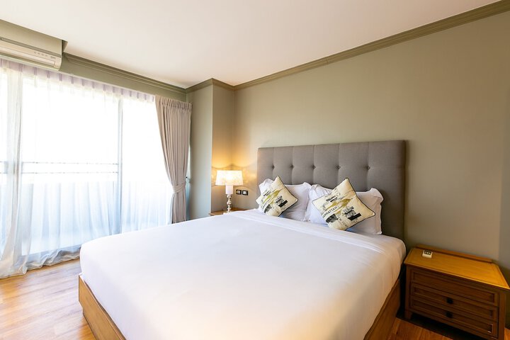 Room 4 of 28