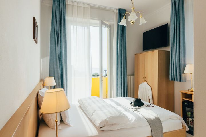 Room 22 of 114