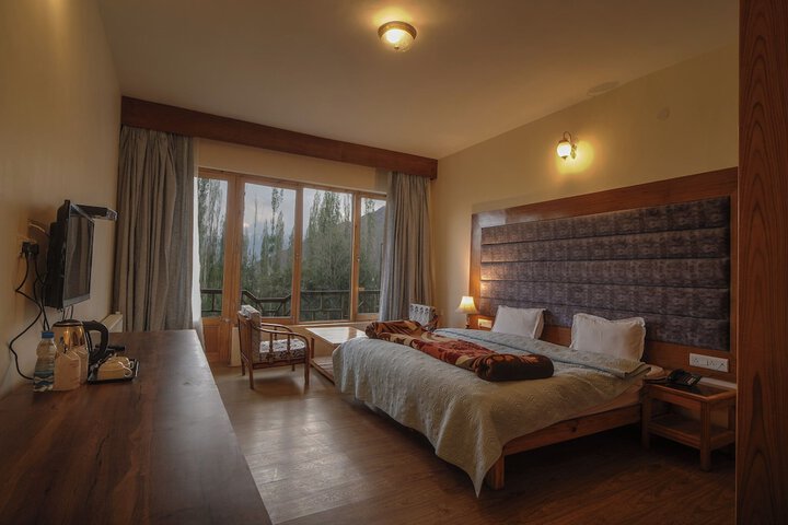 Room 4 of 13