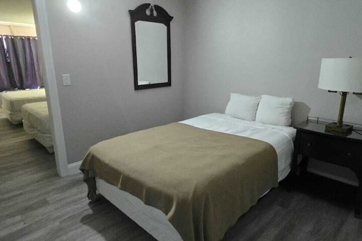 Room 28 of 66