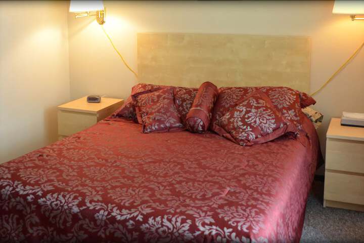 Room 9 of 21