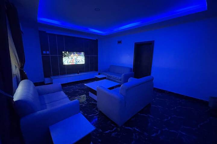 Room 12 of 32