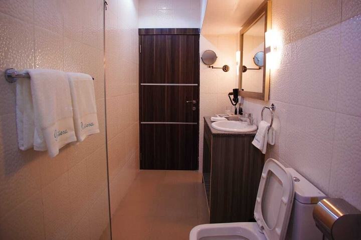 Room 17 of 18