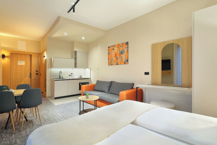 Room 44 of 80