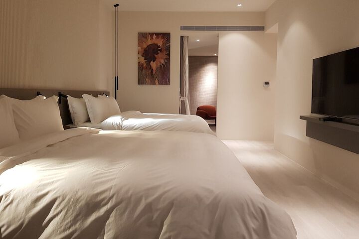 Room 8 of 63