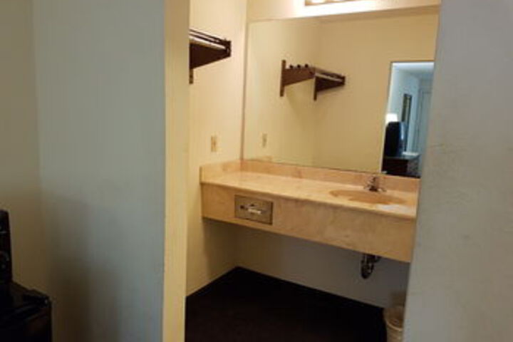 Room 4 of 29