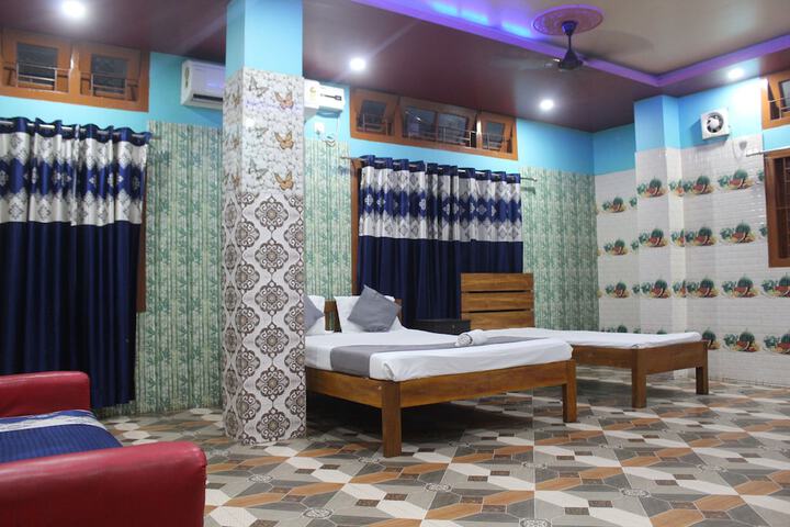 Room 12 of 26