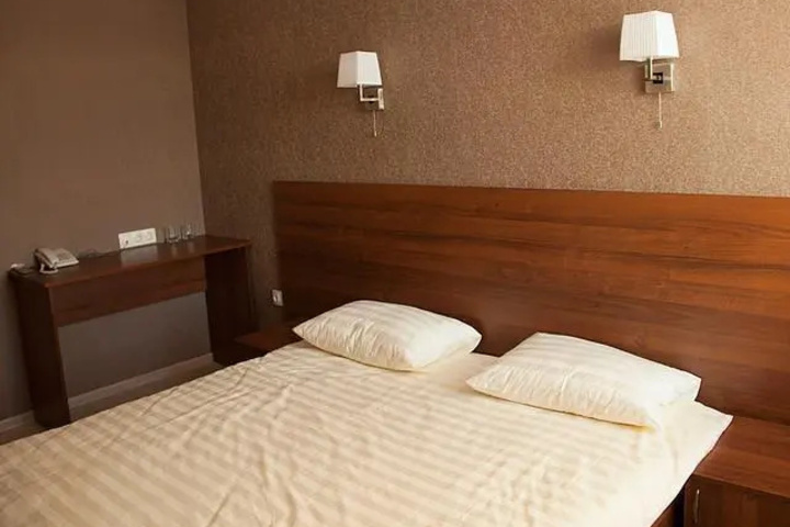 Room 7 of 12