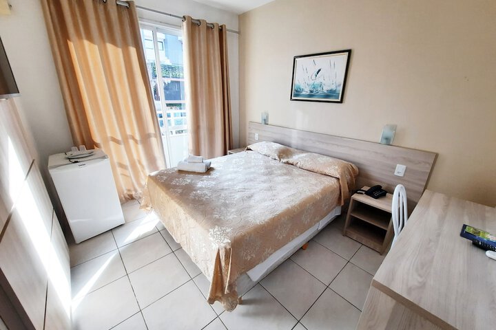 Room 6 of 40