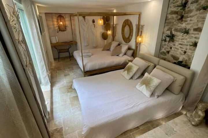 Room 6 of 42
