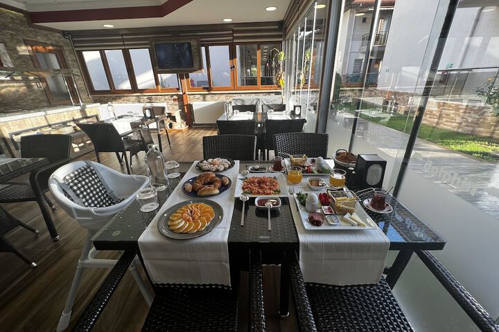 Dining 52 of 76