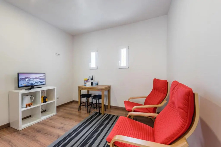Room 9 of 13