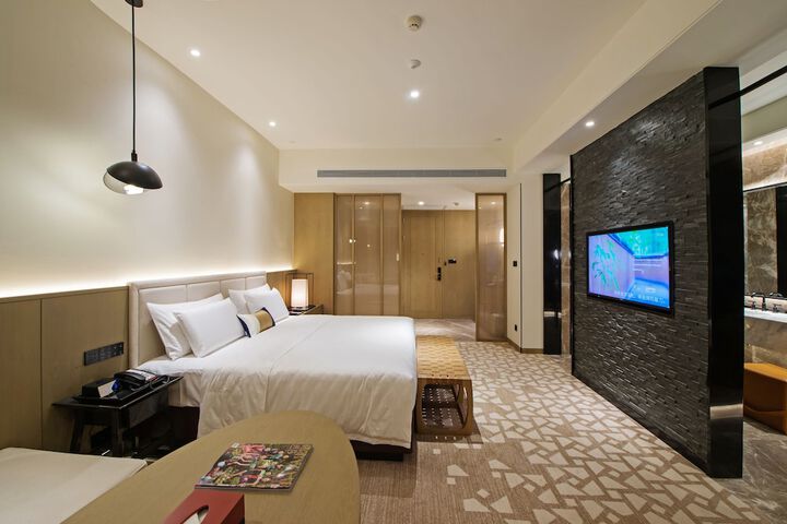 Room 5 of 37
