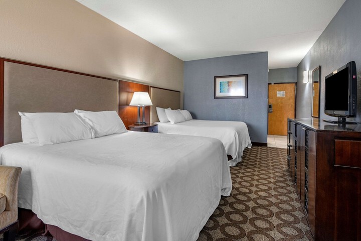 Queen Bed Accessible (3 of 12)