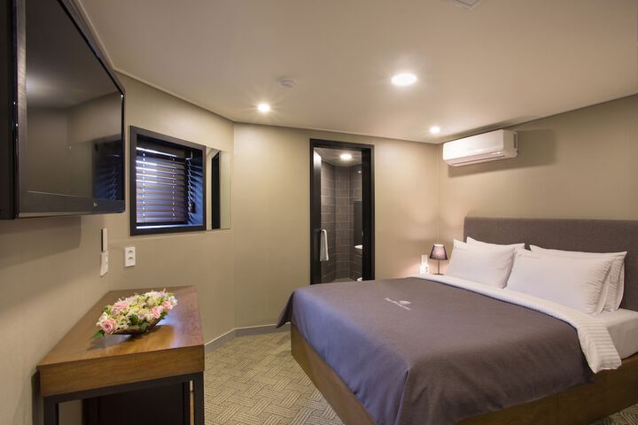 Room 11 of 30