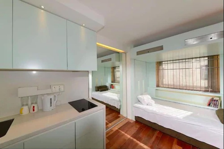 Room 4 of 12