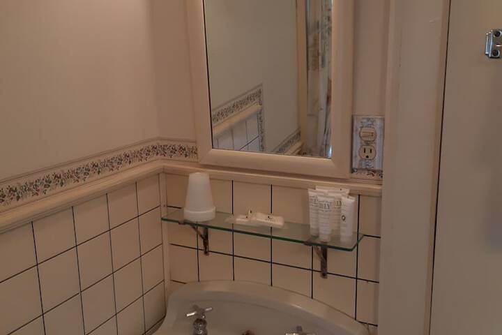Room 184 of 215