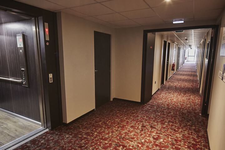 Room 7 of 25