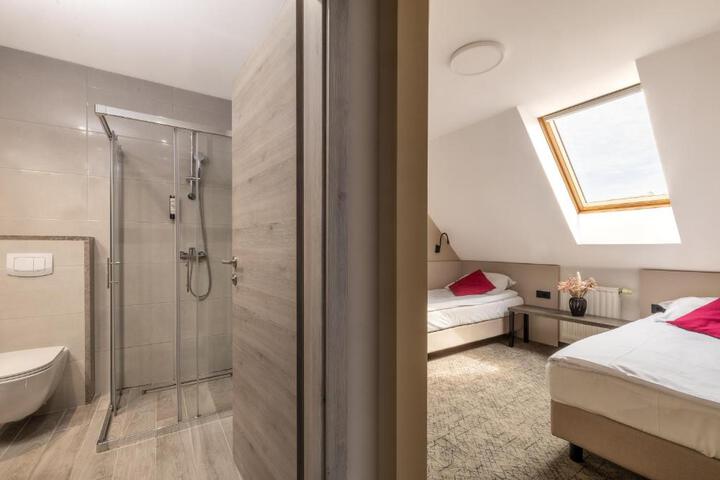 Room 16 of 23