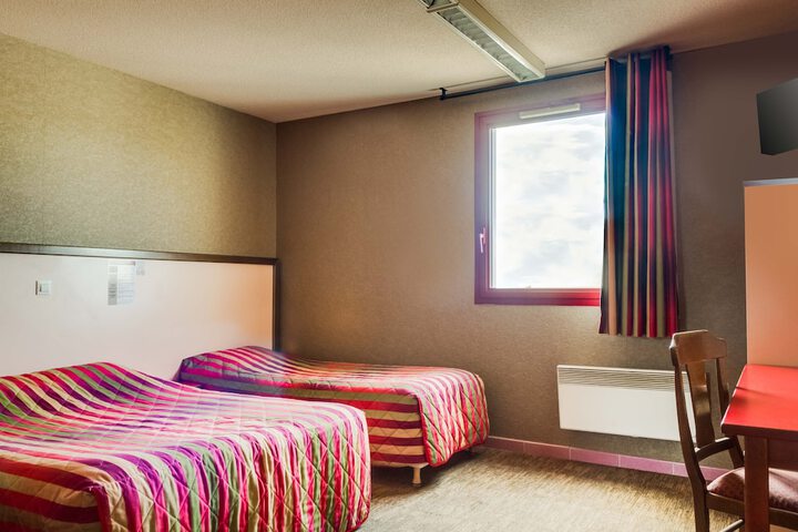 Room 7 of 37