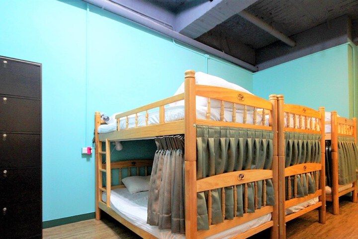 Room 16 of 93