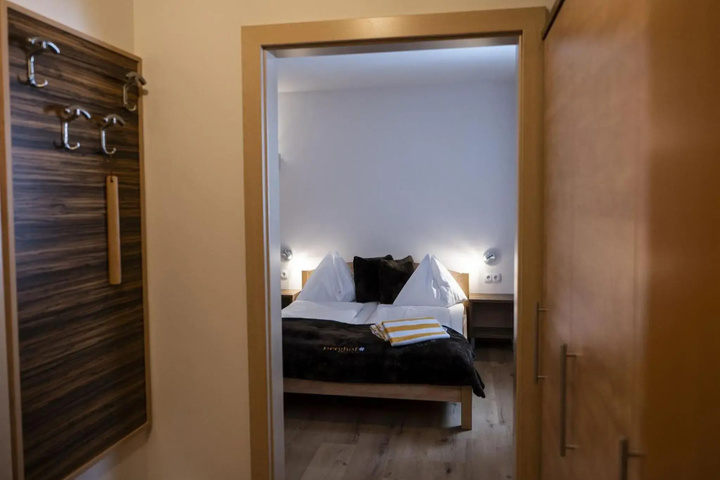 Room 2 of 16