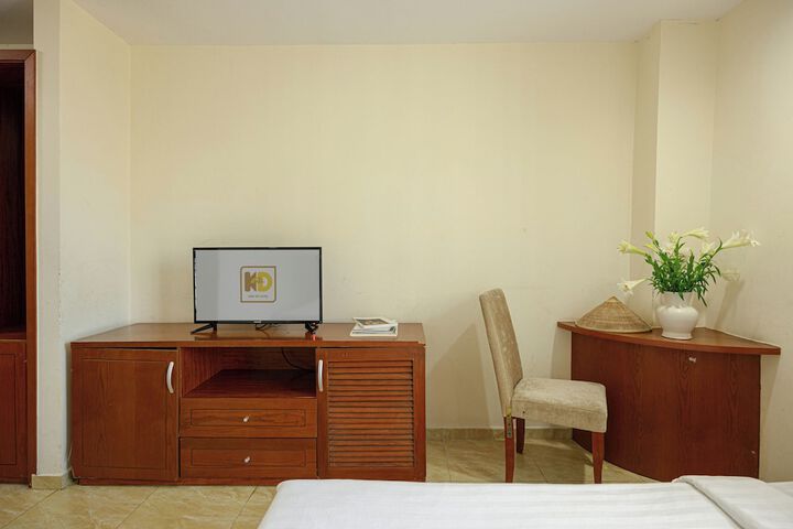 Room 9 of 42