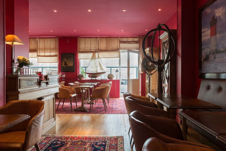 Ballroom/Hall 52 of 62