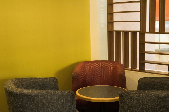 Lounge 40 of 49