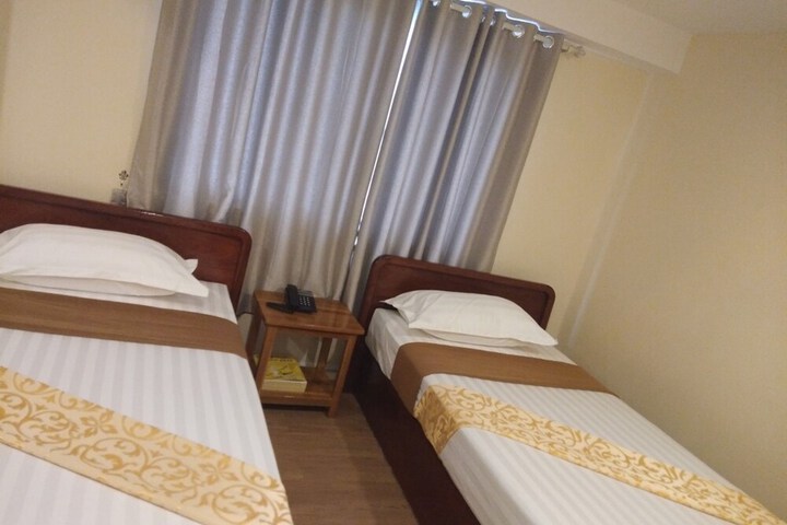 Room 13 of 28