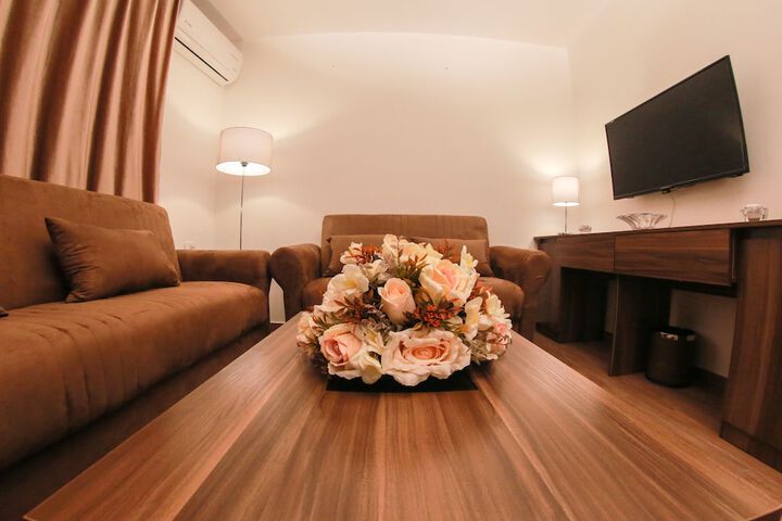 Room 9 of 22