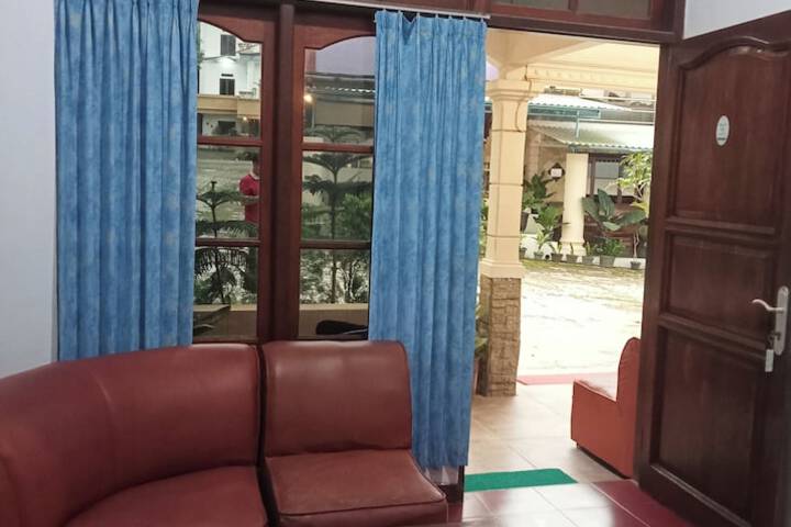 Room 10 of 29