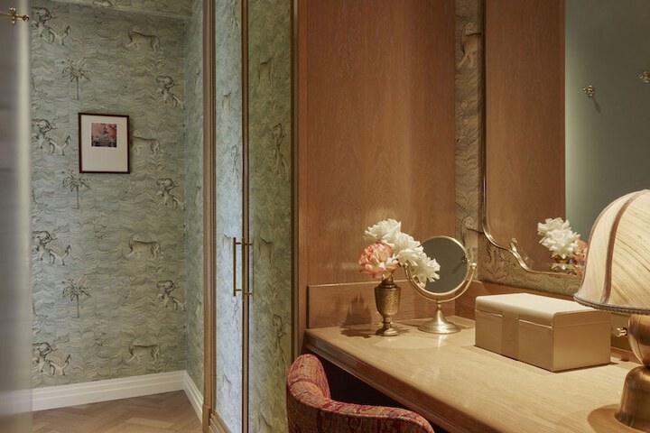 Room 22 of 62