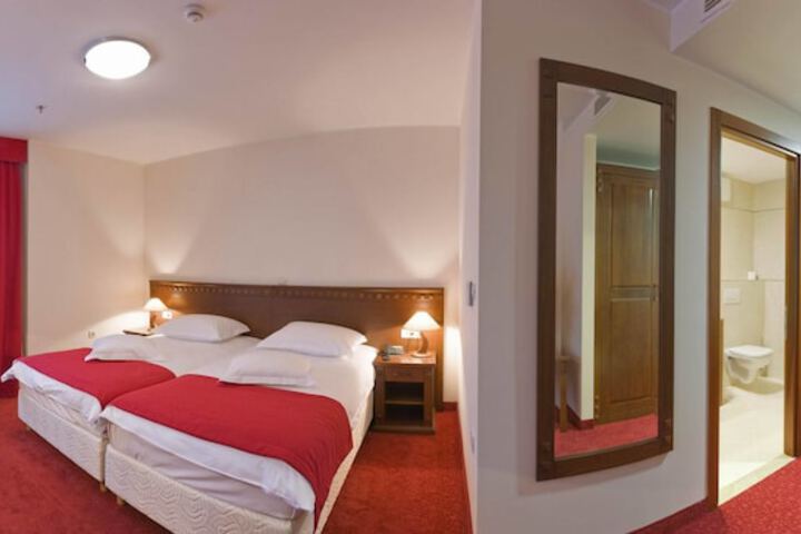 Room 4 of 86