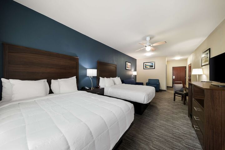 2 Queen Beds Flat Screen Television Microwave and Refrigerator High Speed Internet A (4 of 14)