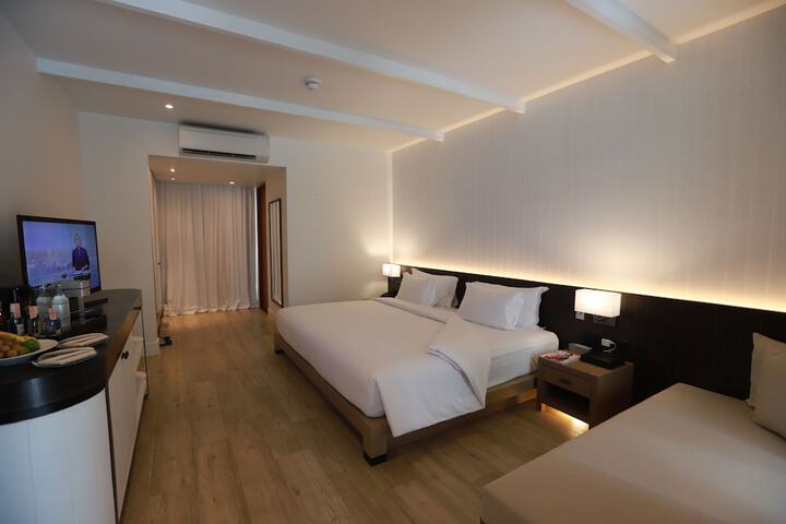 Room 7 of 92