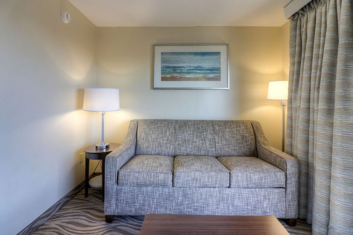 1 King Bed (2 of 17)