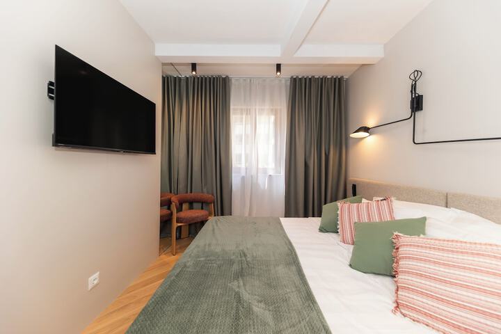 Room 10 of 37