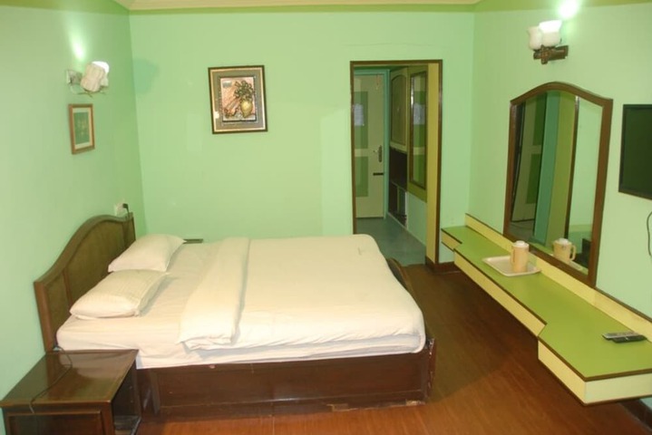 Room 5 of 15