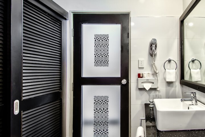 Room 2 of 23
