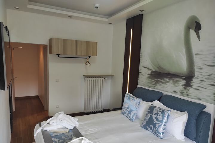 Room 9 of 14