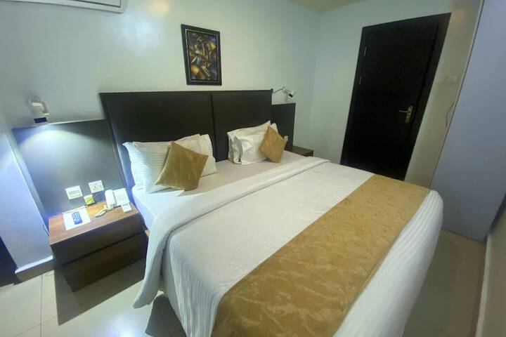 Room 9 of 21