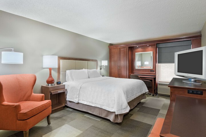 1 King Bed (5 of 16)