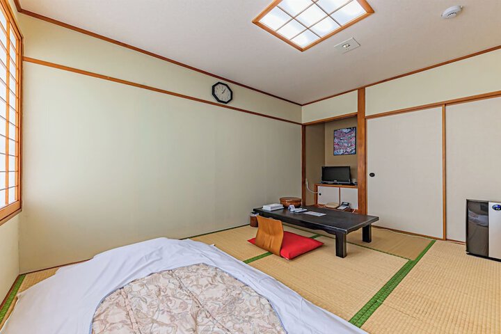 Room 10 of 106