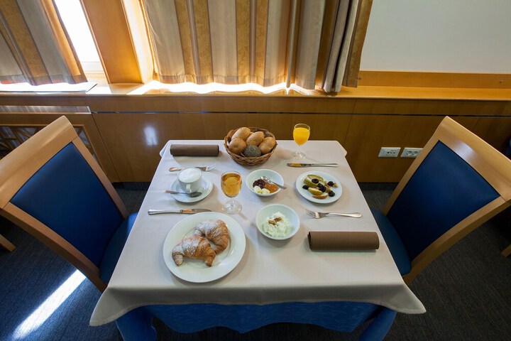 Breakfast/Coffee Service 39 of 81
